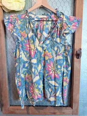 Stark X Floral Ruffle Sleeve Top